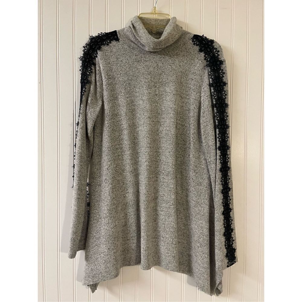 Simply Vera Wang sweater gray Medium